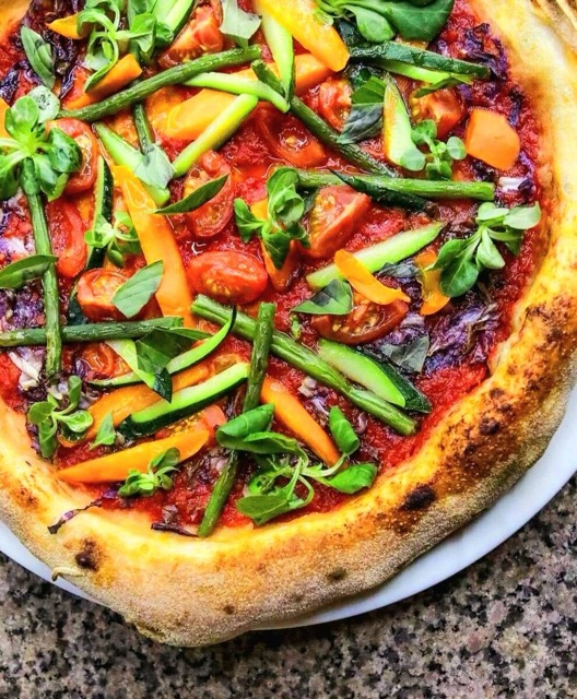 Authentische neapolitanische Gemüsepizza